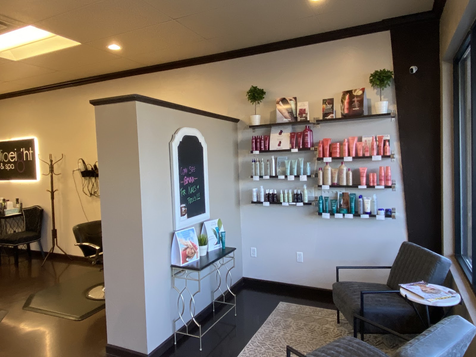 Studio eight salon & spa logo